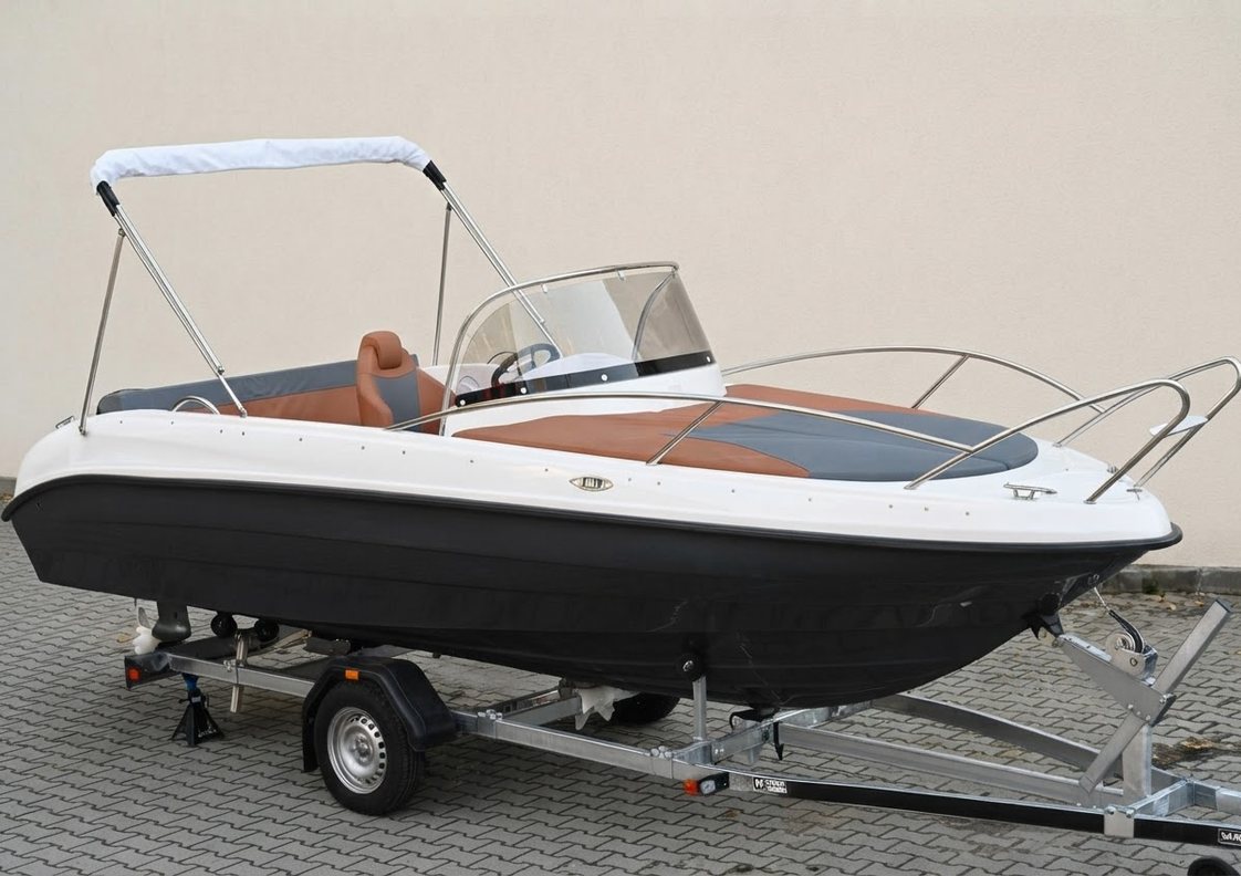 EQUINOX 560 SUNDECK
