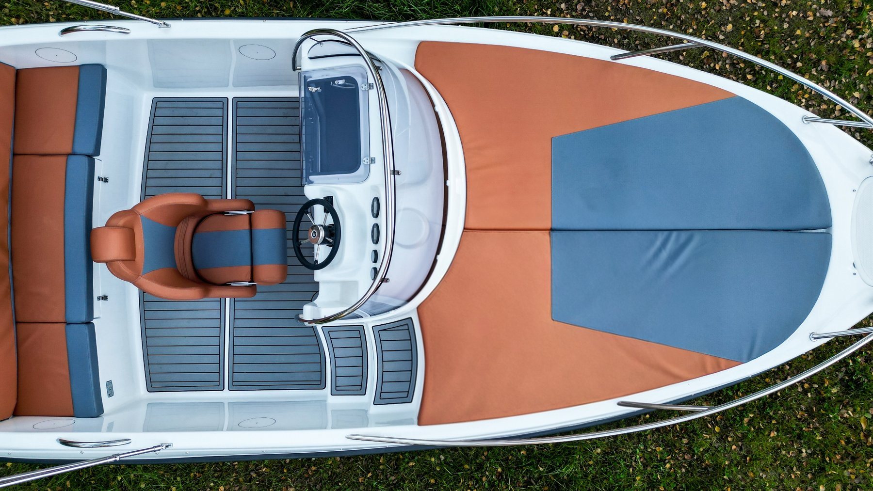 EQUINOX 560 SUNDECK